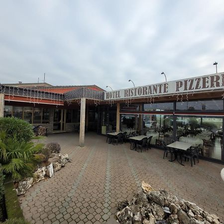 Hotel New Napoleonico Bondeno Esterno foto