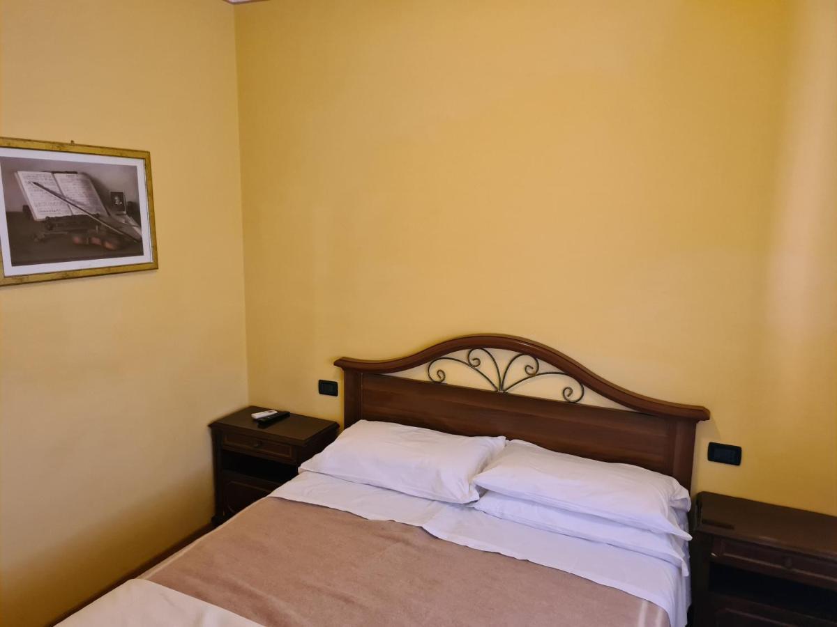 Hotel New Napoleonico Bondeno Esterno foto